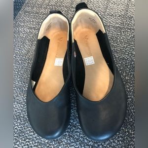 Vivobarefoot jing jing black flat. Size 40. Barefoot. Sustainable